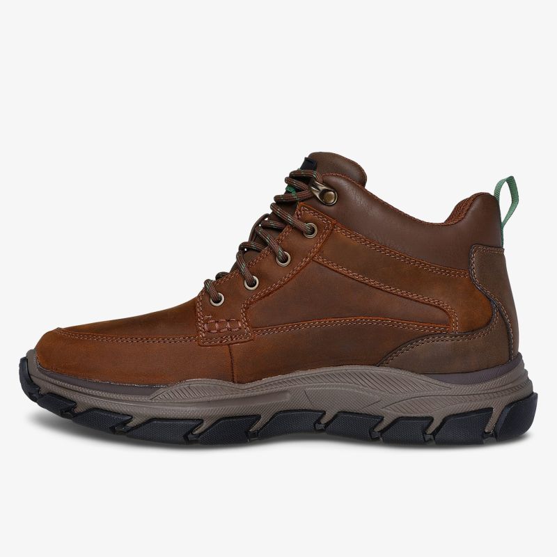 Robuster brauner Lederstiefel mit rutschfester Sohle und hohem Tragekomfort, seitliche Ansicht