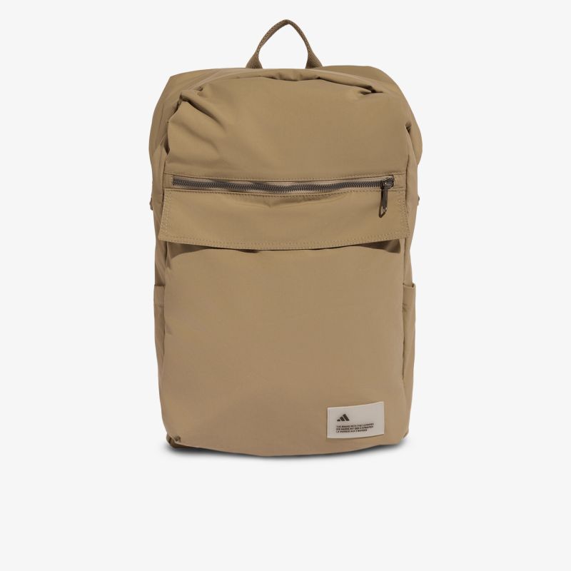 Beiger Rucksack mit mehreren Reißverschlussfächern und praktischem Tragegriff, robust und vielseitig