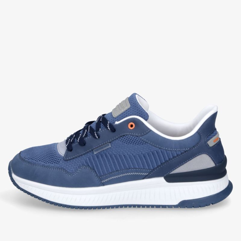Blauer sportlicher Schuh mit atmungsaktivem Material, bequemer Passform und rutschfester Sohle in klarer Seitenansicht