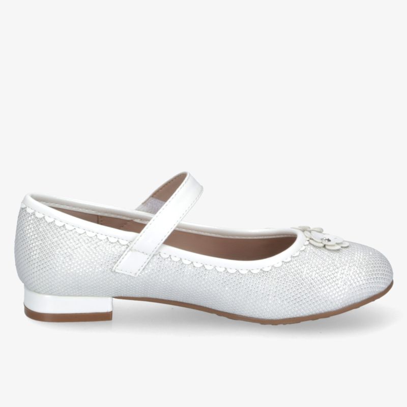 Weißer flacher Ballerinaschuh mit verstellbarem Riemen und dekorativer Schleife, elegantes und bequemes Design