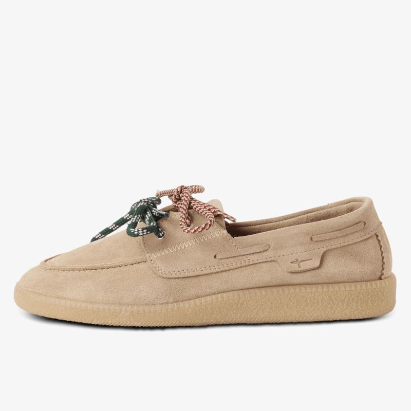 Bequemer beiger Wildleder-Schuh mit Schnürsenkeln und flacher Sohle, ideal für den Alltag