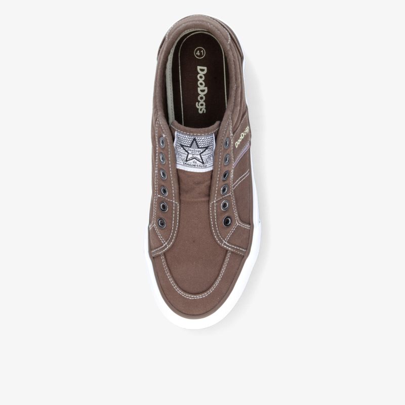 Brauner, eleganter Casual Schuh aus leichtem, atmungsaktivem Material für hohen Komfort und vielseitigen Einsatz