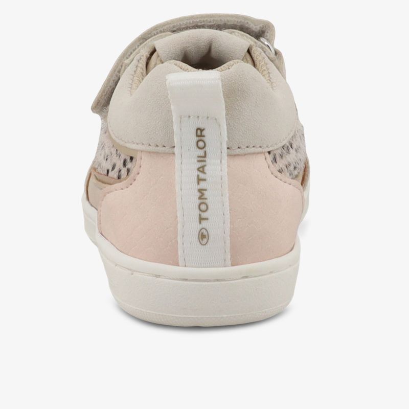 Rückansicht des kompakten Sneakers mit weicher Polsterung und atmungsaktivem Material für hohen Tragekomfort