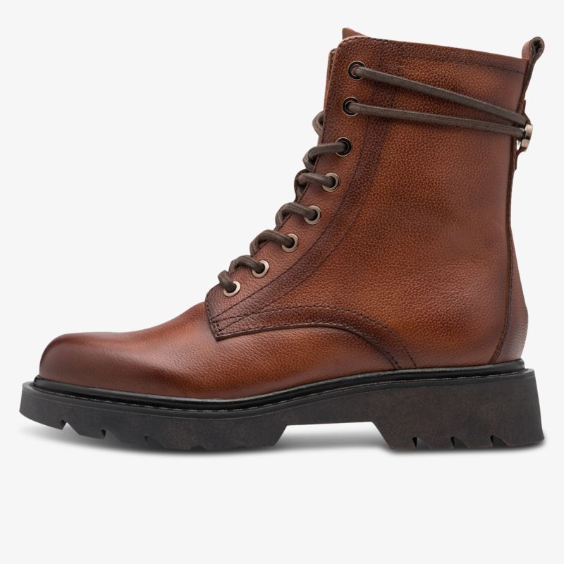 Moderner Lederstiefel mit robuster Profilsohle und bequemer Passform für vielseitigen Einsatz