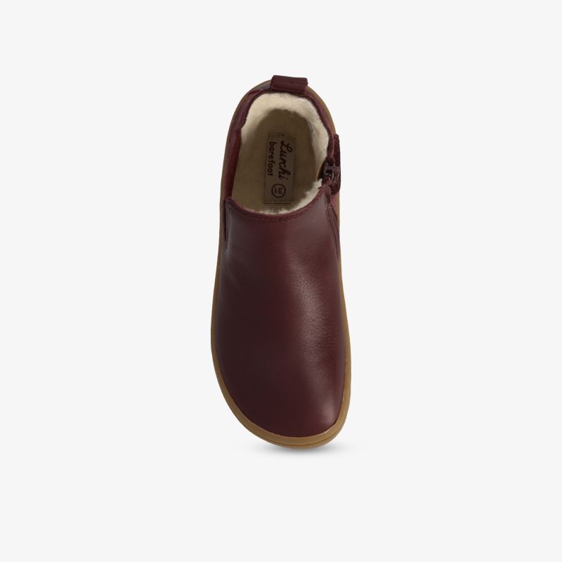 Eleganter roter Lederstiefel mit warmem Innenfutter und robustem Design. Ideal für kalte Tage.
