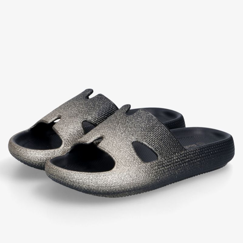 Leichte und bequeme graue Freizeitschuhe mit rutschfester Sohle und offenem Design für angenehmes Tragegefühl
