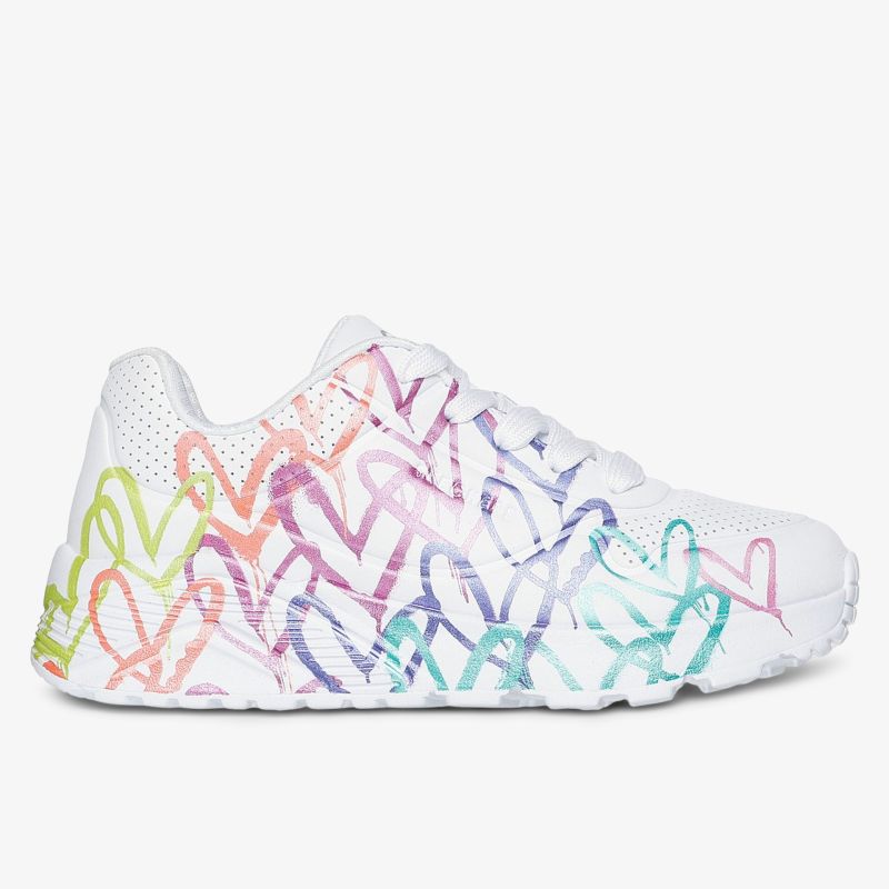 Modische Sneakers mit farbenfrohem Herzmuster und bequemem Design für täglichen Komfort.