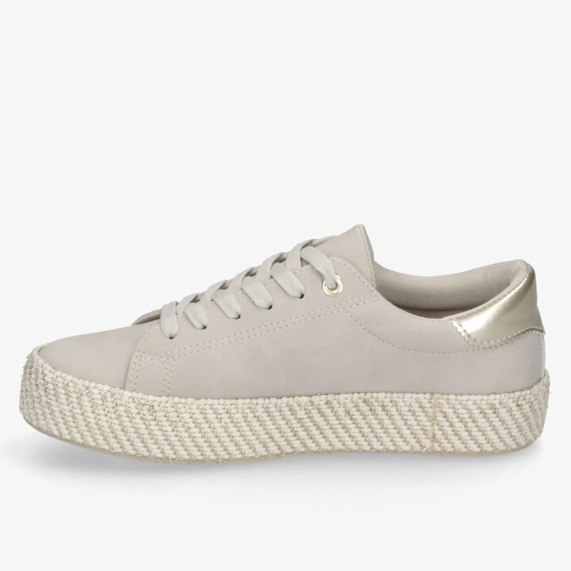 Moderner Sneaker in Beige mit Plateau-Sohle und stilvollen goldenen Details für hohen Tragekomfort.