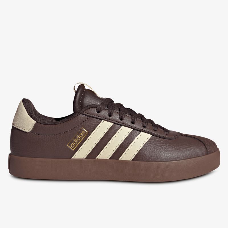 seitliche Ansicht brauner Sneaker mit bequemen Tragekomfort und sportlichem Design