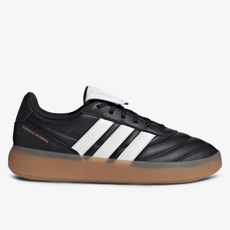 Schwarzer Sneaker mit weißem Streifen und brauner rutschfester Sohle, sportlich und komfortabel