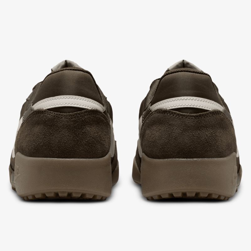 Hochwertige Schuhe bieten Komfort und Stil mit robustem Design.