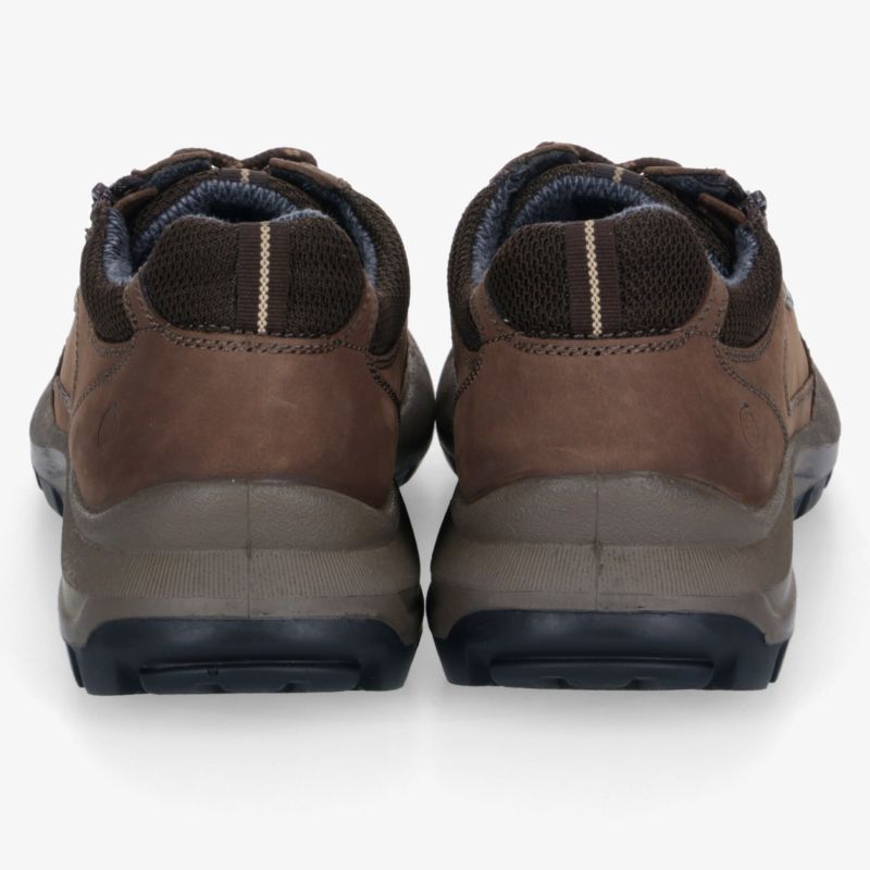 Robuste braune Wanderschuhe in kompletter Rückansicht mit gepolsterter Ferse und rutschfester Sohle