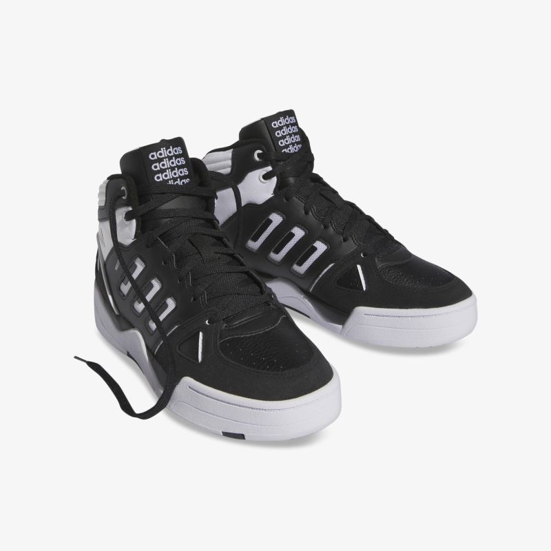 Modernes Paar schwarzer adidas Sneaker mit weißer Sohle und atmungsaktivem Material, sportlich und komfortabel