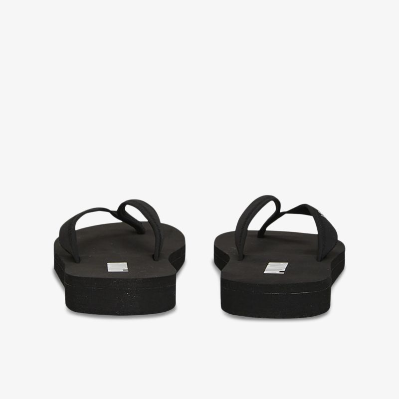 Schwarze Flipflops in Rückansicht mit bequemem, klassischem Design und rutschfester Sohle für sicheren Halt