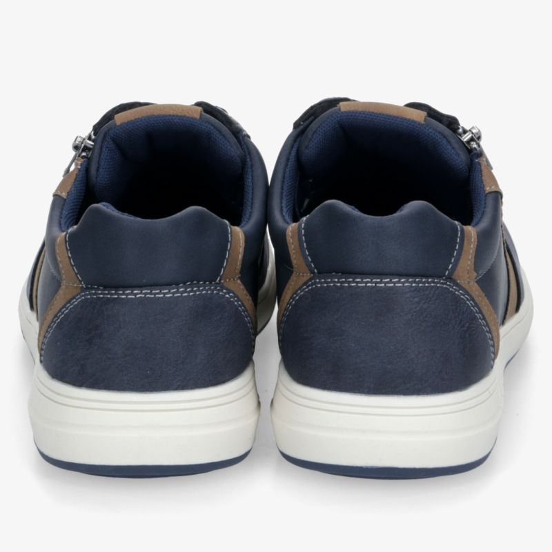 Robuste und komfortable Schuhe mit gepolstertem Rand und rutschfester weißer Sohle, Rückansicht