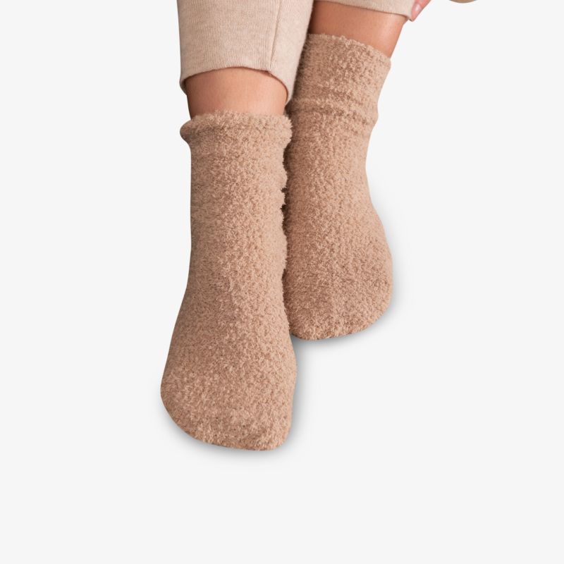 Kuschelige braune Socken, weich und bequem, bieten angenehme Wärme und optimalen Komfort für den ganzen Tag