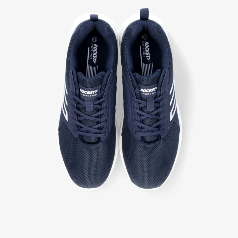 Bequeme dunkeblaue Sportschuhe mit atmungsaktivem Material und flexibler Sohle im Paar von oben fotografiert