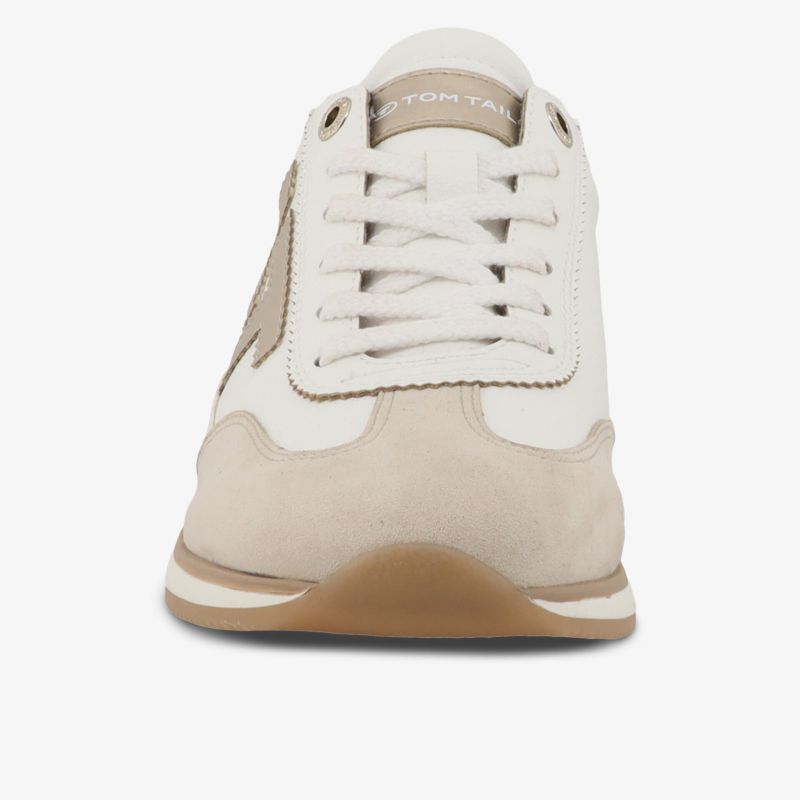 Leichter Sneaker mit bequemer Passform aus atmungsaktivem Material und rutschfester Sohle, Frontansicht