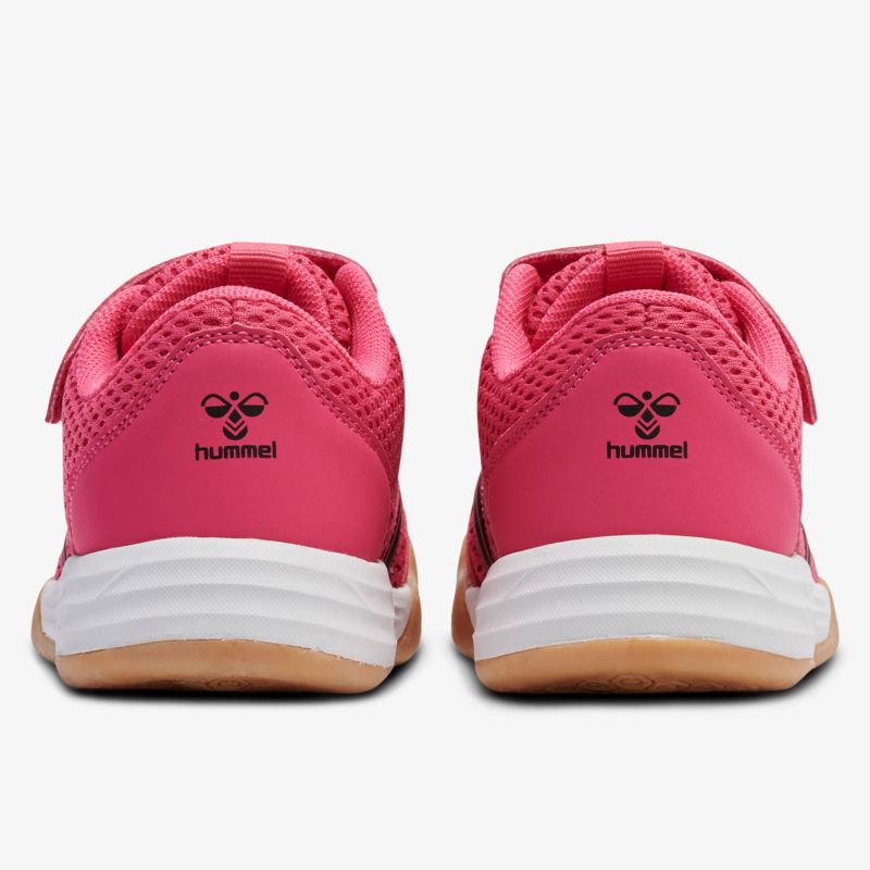 Sportliche rote Sneaker mit atmungsaktivem Material und robuster rutschfester Sohle von hinten