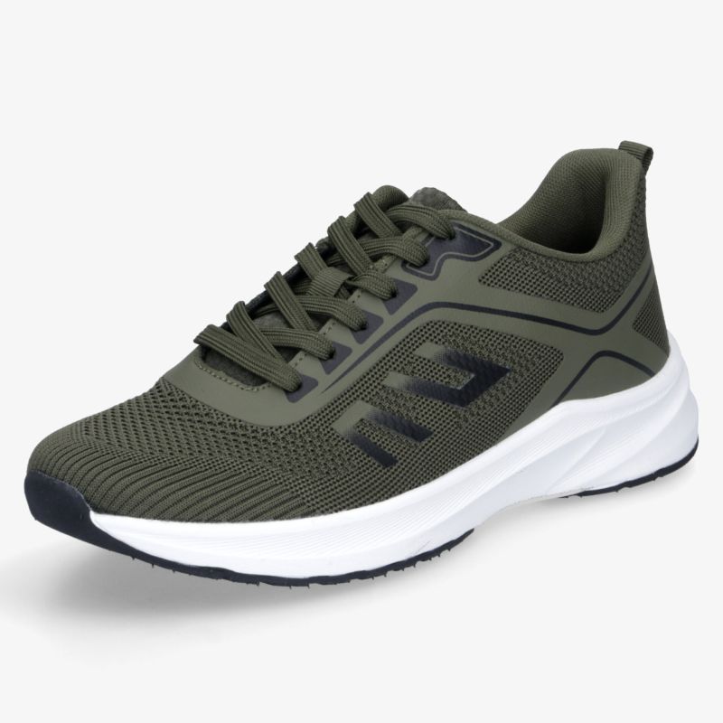 Sportlicher grüner Sneaker mit atmungsaktivem Mesh, stabiler Schnürung und rutschfester Sohle in schräger Frontansicht