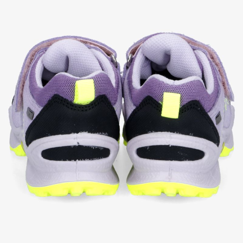 Robuste Sportschuhe mit gepolstertem Schaft und rutschfester Sohle für optimalen Halt und Komfort, Ansicht von hinten