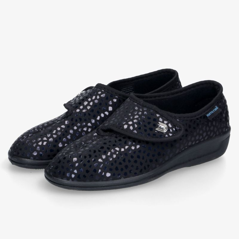Bequeme Schuhe mit samtartiger Oberfläche und praktischem Klettverschluss, rutschfeste und flexible Sohle für besten Tragekomfort