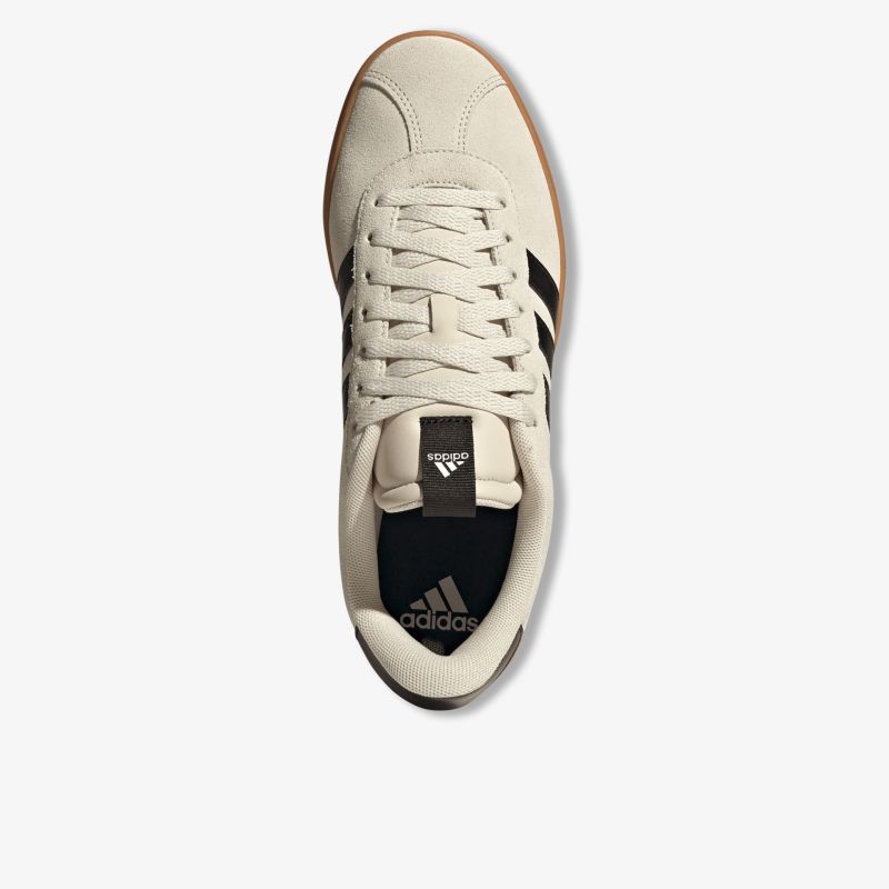 Bequemer Sneaker mit atmungsaktivem Obermaterial und sportlichem Design in neutraler Farbe