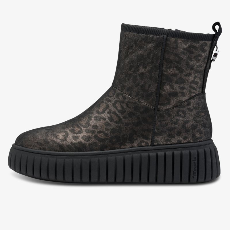 Warmer Winterstiefel mit bequemen Innenfutter und rutschfester Sohle im modernen Design, seitliche Ansicht
