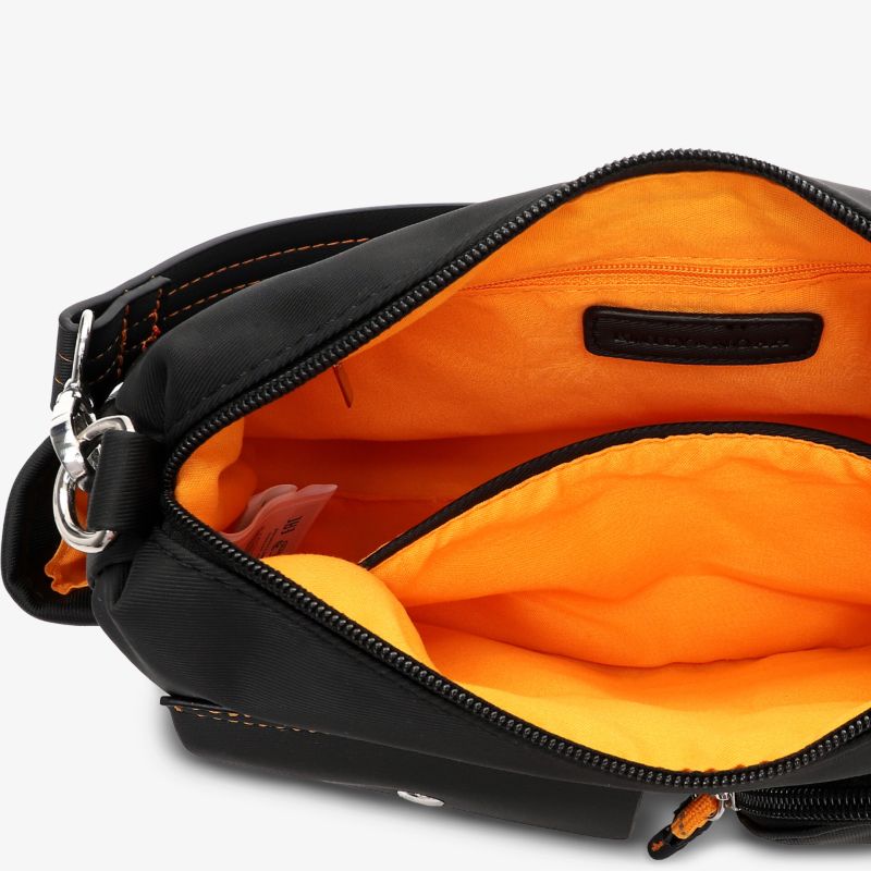 Stilvolle Tasche mit leuchtend orangefarbenem Innenfutter und praktischem Reißverschluss.