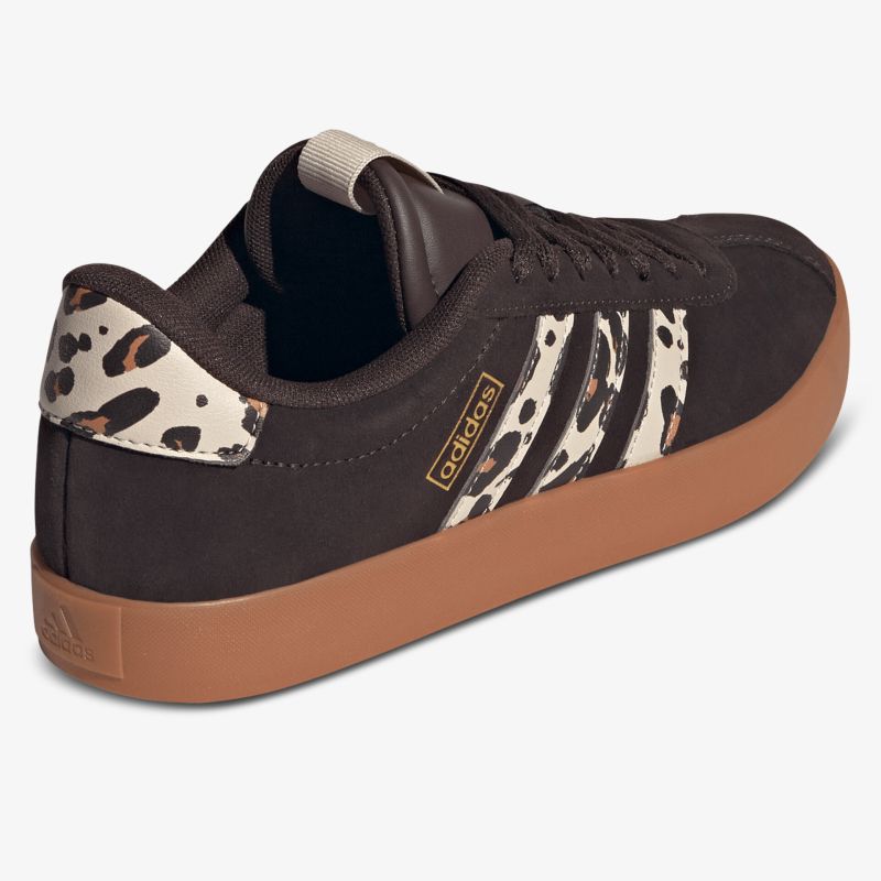 Seitliche Ansicht eines modischen Schuhs mit gepolsterter Innensohle und rutschfester Gummisohle, im Animal-Print Design