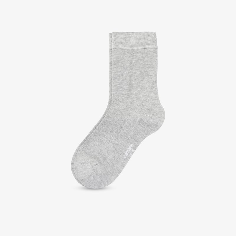 Bequeme graue Socken aus hochwertigem Material für den täglichen Gebrauch, vielseitig und stilvoll.