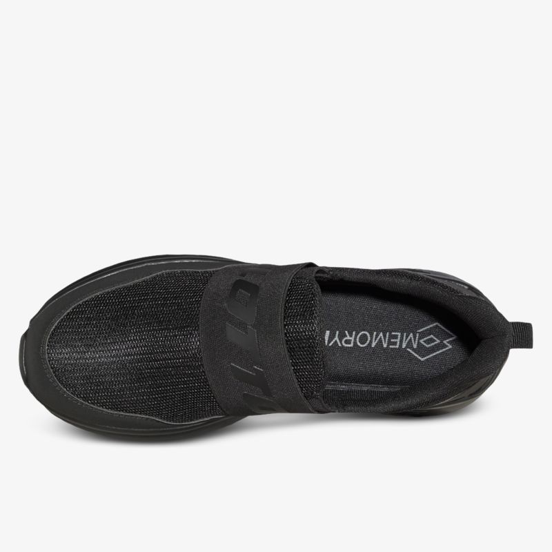 Moderner schwarzer Sneaker mit elastischem Verschluss, bequemem Design und rutschfester Sohle für optimalen Komfort.