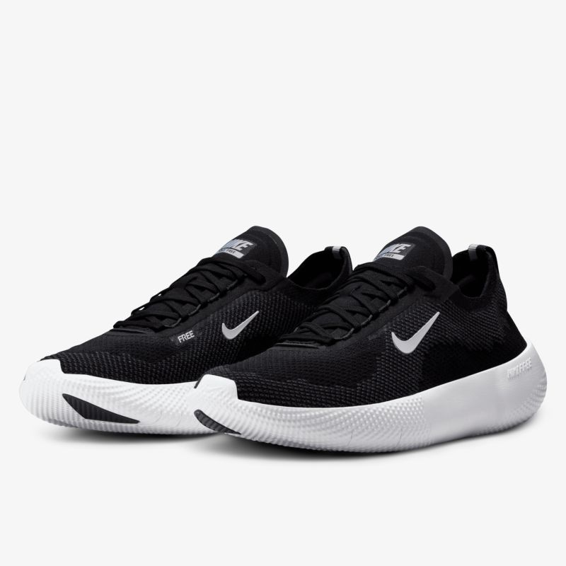 Schwarze Sneaker mit weißer Sohle und sportlichem Design, ideal für Komfort und Stil