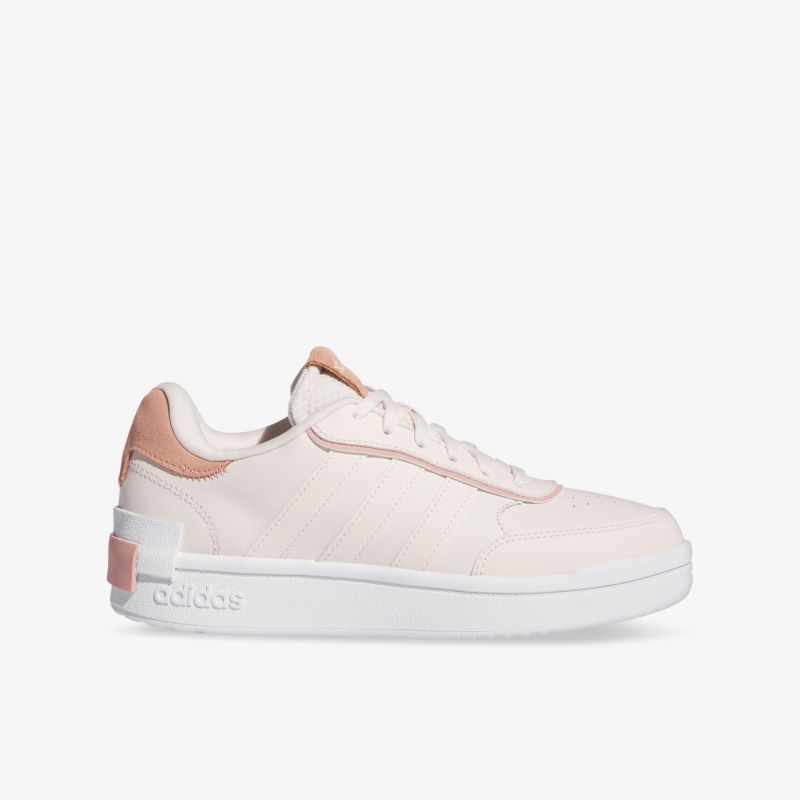 Trendige weiße Sneaker mit rosa Akzenten, ideale Kombination aus Komfort und Stil für den täglichen Gebrauch.