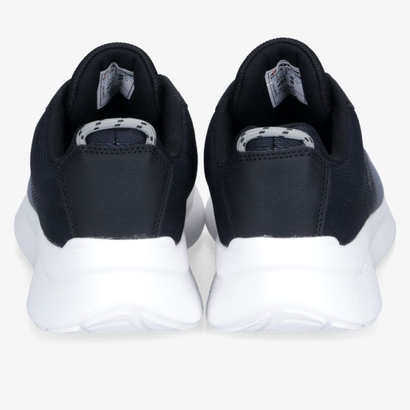Leichte und bequeme Sportschuhe in Schwarz-Weiß, mit rutschfester Sohle und modernem Design, Rückansicht