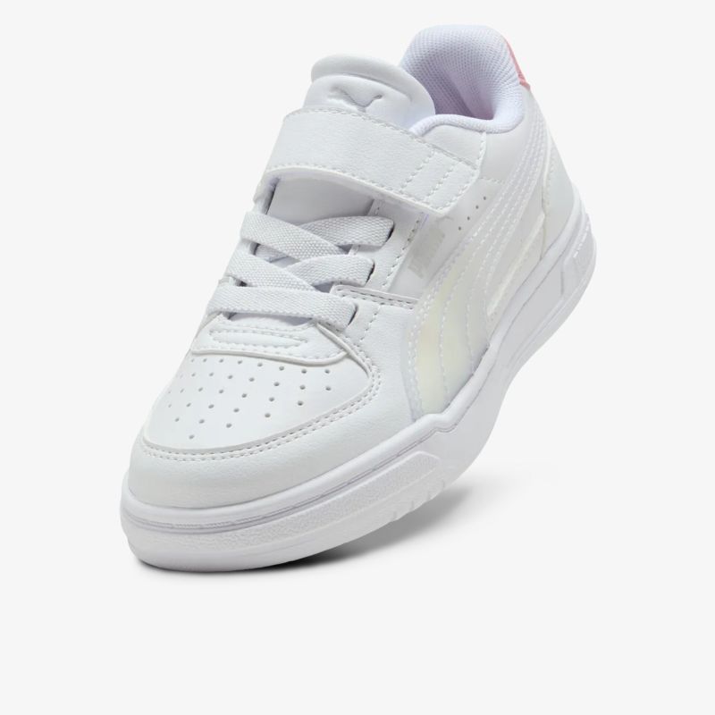 Moderner weißer Sneaker mit praktischem Klettverschluss und atmungsaktivem Material für sportlichen Komfort