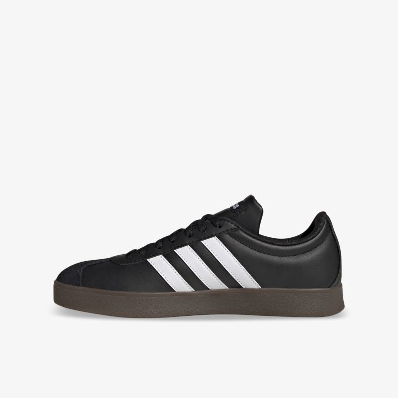 Schwarzer Sportschuh mit weißen Streifen, seitliche Ansicht, bequem und langlebig für den Alltag