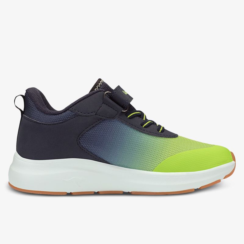 leichter sportlicher Sneaker mit atmungsaktivem Obermaterial und robuster Sohle in moderner Farbkombination