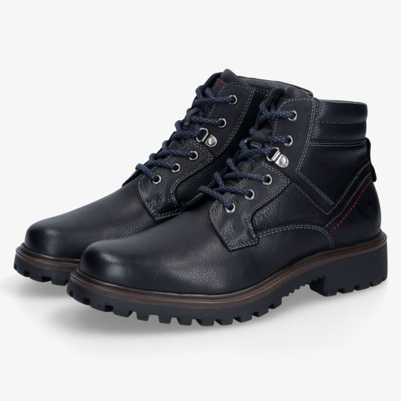 Elegante und robuste schwarze Lederstiefel mit griffiger Sohle, ideal für jedes Wetter und jeden Anlass.