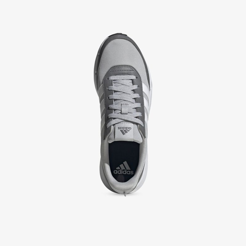 Leichter Sneaker in Draufsicht mit komfortablem Design und stabiler Schnürung für vielseitigen Einsatz