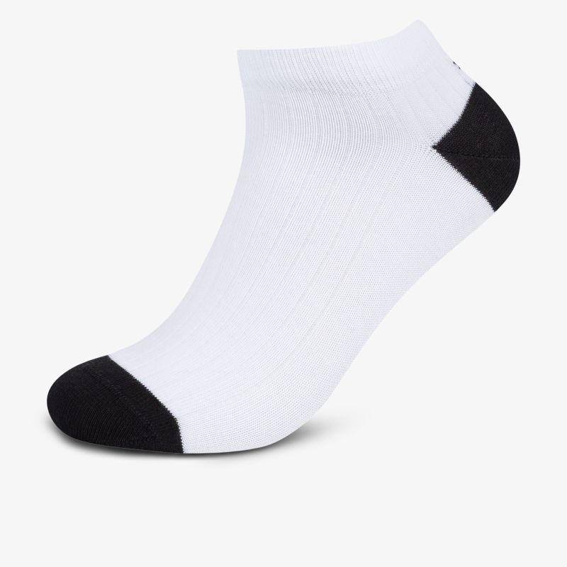 weiß-schwarze Socke mit verstärkter Spitze und Ferse für optimalen Sitz und Komfort