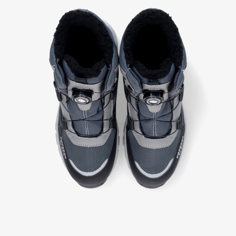 Robuste und bequeme Sport- oder Freizeitschuhe mit atmungsaktivem Obermaterial und rutschfester Sohle, Draufsicht