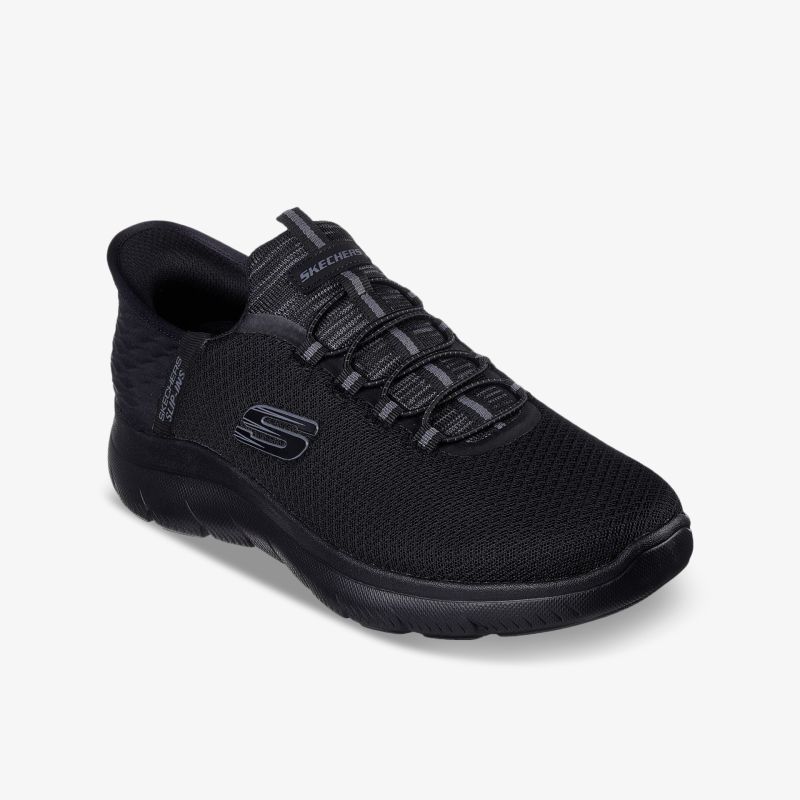 Leichter schwarzer Sportschuh mit atmungsaktivem Material und flexibler, rutschfester Sohle in 3-4 Ansicht