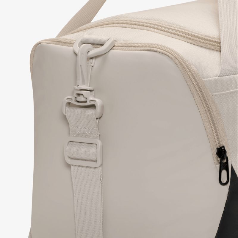 Robuste, verstellbare Tasche mit modernem Design und hochwertigen Details.