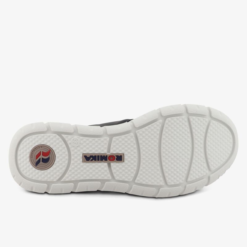 Weiße Schuhsohle mit flexiblem Profil und rutschfester Struktur für optimalen Halt und Komfort
