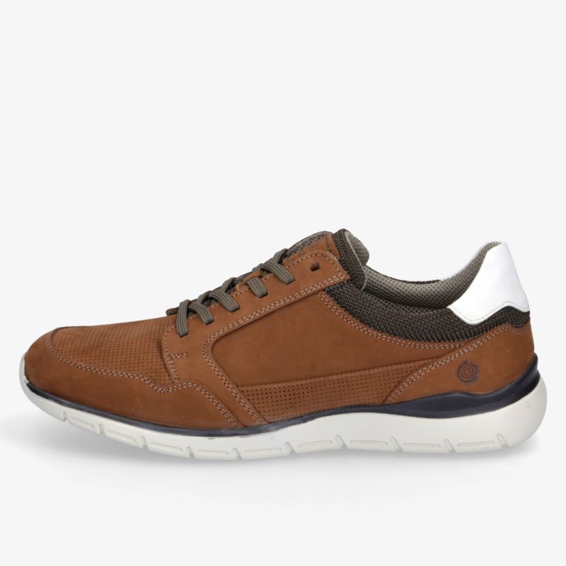 Leichter brauner Sneaker mit robuster Verarbeitung und rutschfester Sohle, moderne seitliche Ansicht