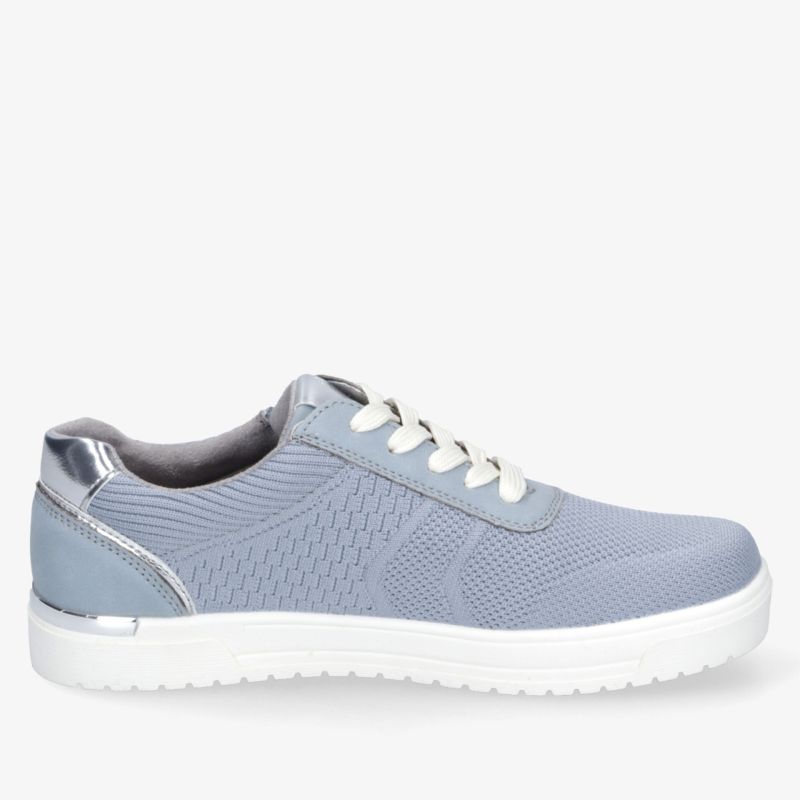Leichter blauer Sneaker mit atmungsaktivem Material und flexibler weißer Sohle in klarer Seitenansicht
