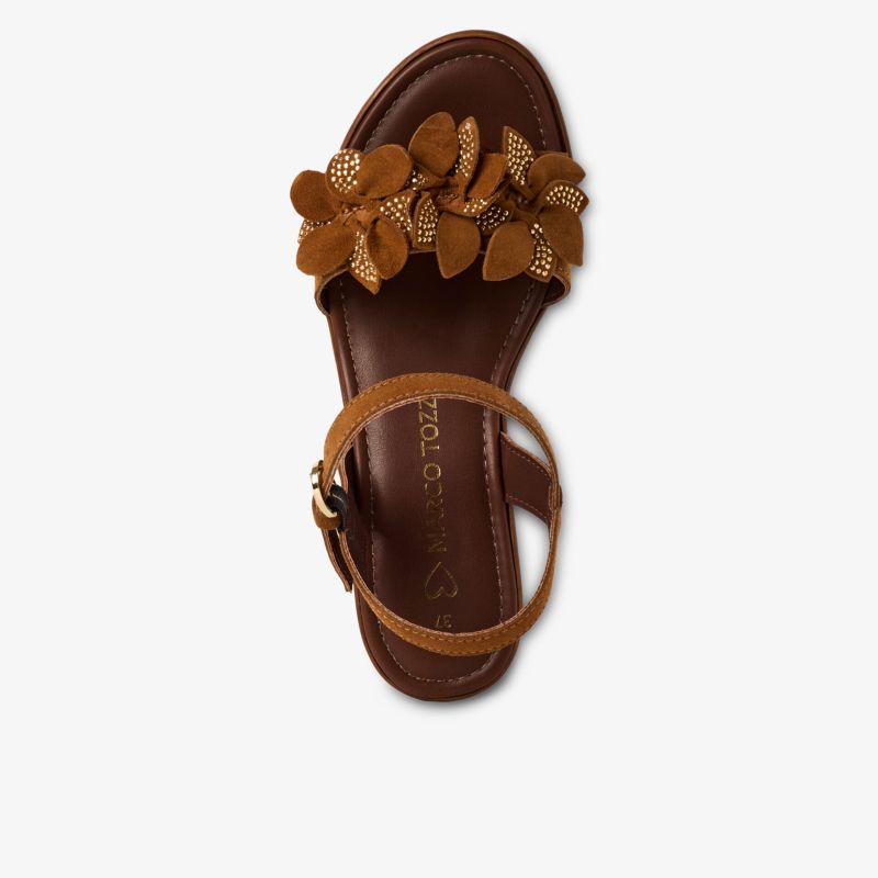 Brauner Sandale mit geflochtenen Riemen und verstellbarem Knöchelriemen, komfortabel und stilvoll