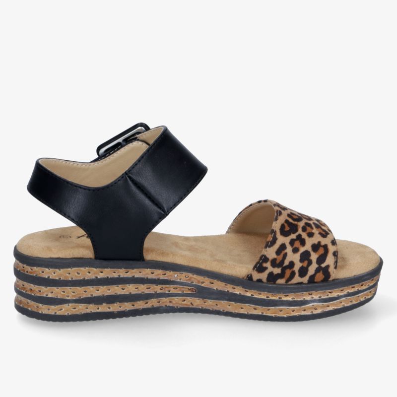 Stylische Sandale mit Leopardenmuster und bequemer Plateausohle, verstellbarer Riemen für optimalen Halt.