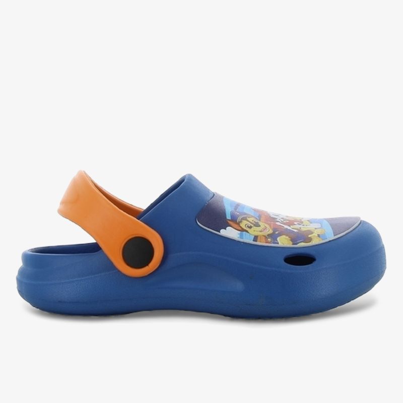 Seitliche Ansicht eines komfortablen blauen Kunststoff-Clogs mit orangefarbenem Riemen und kindlichem Motiv